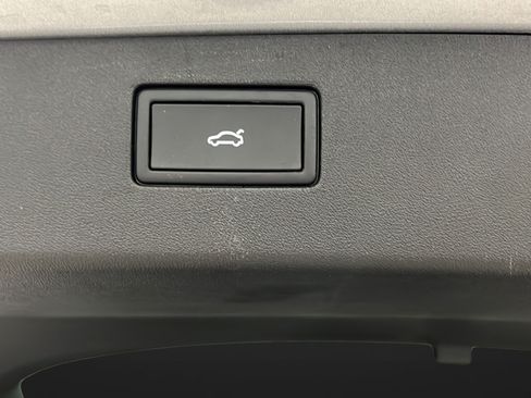 Used 2025 Volkswagen Tiguan SE w/ Panoramic Sunroof Package AWD/4WD image 28