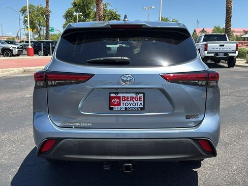 Used 2021 Toyota Highlander LE FWD image 7