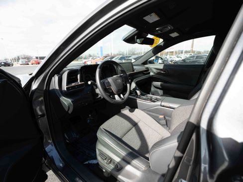 Used 2024 Toyota Crown XLE AWD/4WD image 8