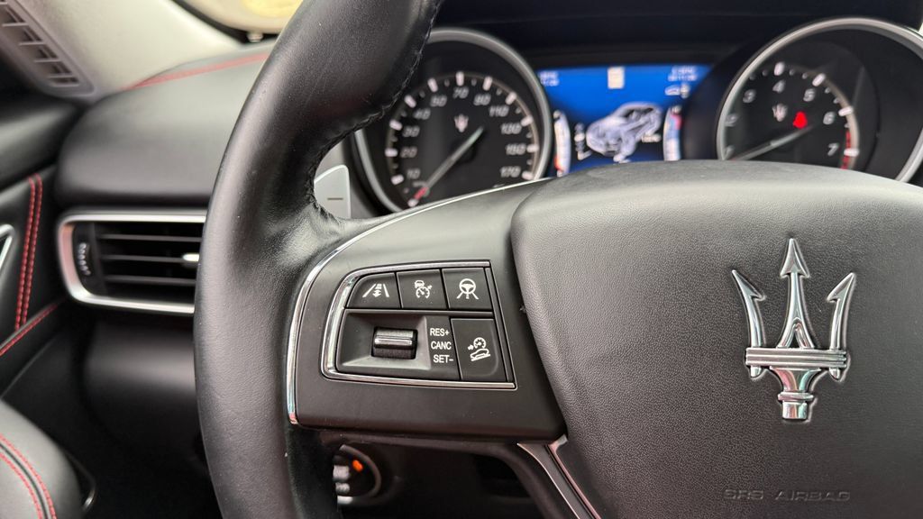 Used 2019 Maserati Levante GranLusso AWD/4WD image 34