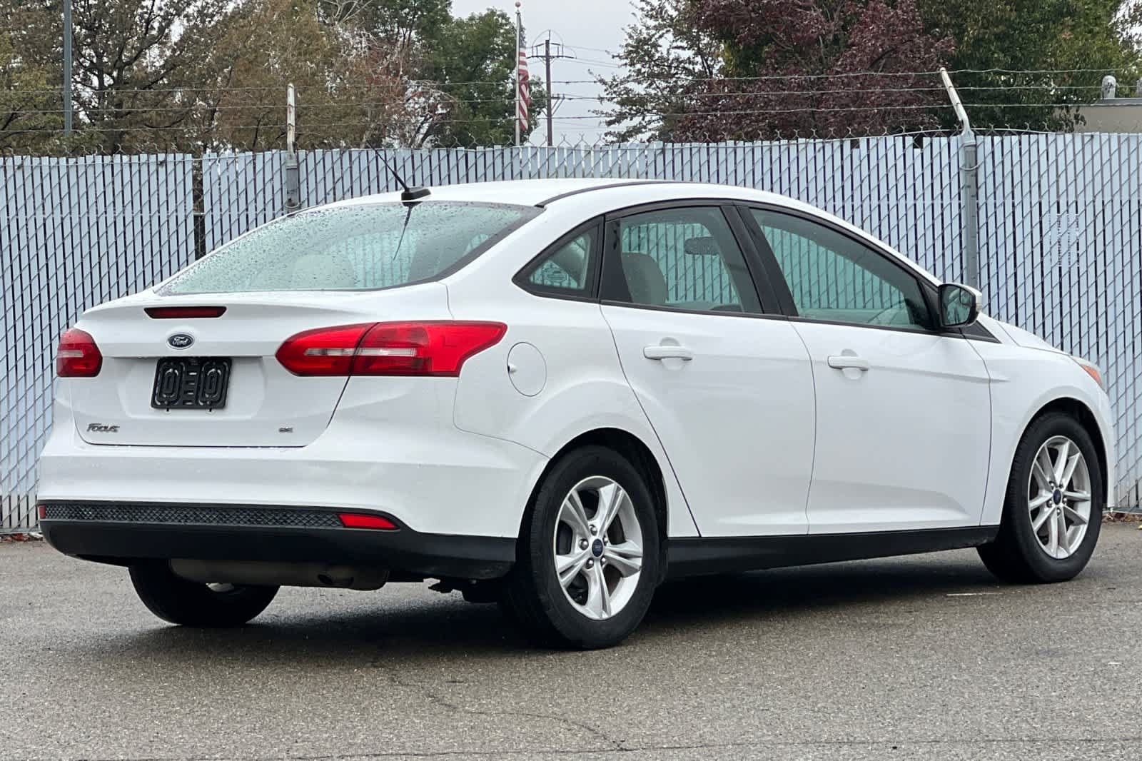 Used 2016 Ford Focus SE FWD image 3