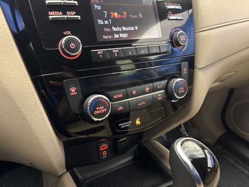 Used 2017 Nissan Rogue SV FWD image 20