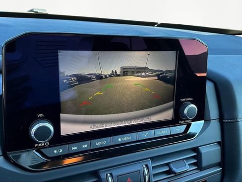 Used 2024 Nissan Pathfinder S image 11