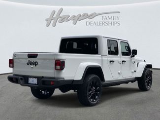 Used 2025 Jeep Gladiator Sport AWD/4WD video 3