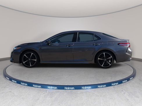 Used 2018 Toyota Camry XSE image 9