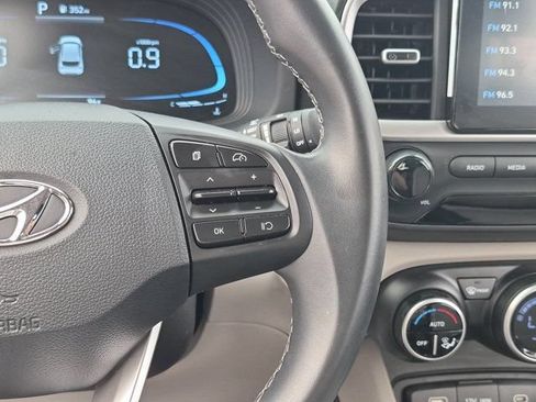 Used 2025 Hyundai Venue SEL FWD image 21