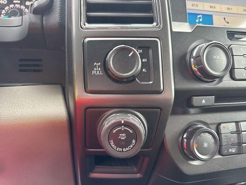 Used 2018 Ford F150 XLT w/ Equipment Group 302A Luxury AWD/4WD image 17