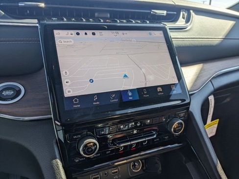 New 2024 Jeep Grand Cherokee Summit image 10