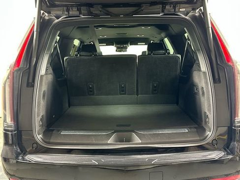 Used 2024 Cadillac Escalade ESV Luxury image 28