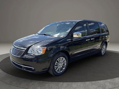 Used 2014 Chrysler Town & Country Touring-L w/ Driver Convenience Group FWD image 1