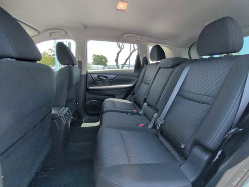 Used 2020 Nissan Rogue S FWD image 22