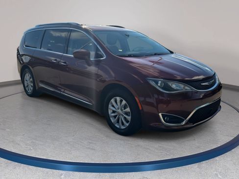 Used 2019 Chrysler Pacifica Touring-L w/ Advanced Safetytec Group FWD image 3