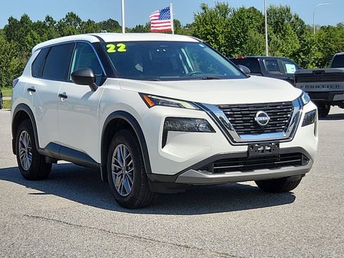 Used 2022 Nissan Rogue S image 2