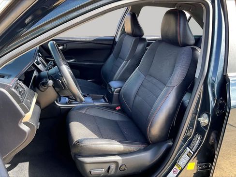 Used 2017 Toyota Camry LE FWD image 7