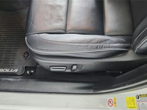 Used 2017 Toyota Corolla XLE FWD image 11