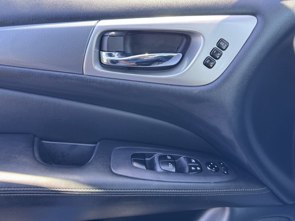 Used 2018 Nissan Pathfinder SL FWD image 15