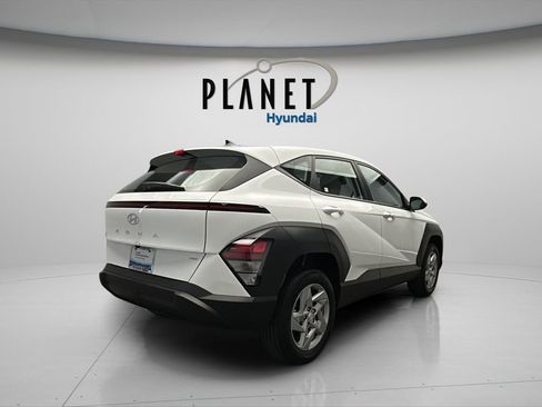 Certified 2025 Hyundai Kona SE image 7