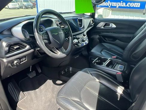 Used 2019 Chrysler Pacifica Touring-L w/ S Appearance Package FWD image 15