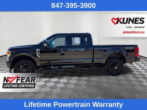 Used 2022 Ford F250 XLT w/ Black Appearance Package AWD/4WD image 4