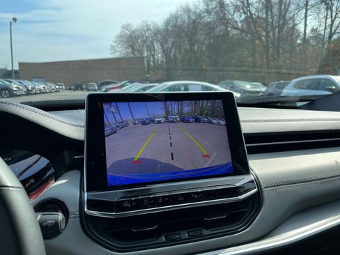 Used 2025 Jeep Compass Limited image 24