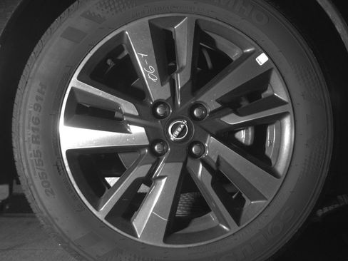 Used 2025 Nissan Versa SV image 13