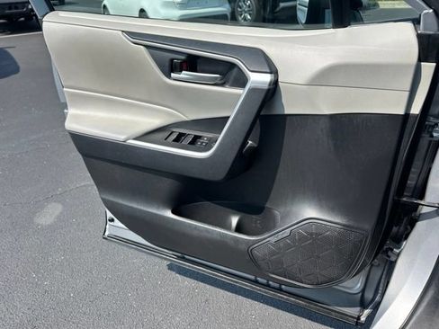 Used 2024 Toyota RAV4 XLE FWD image 31