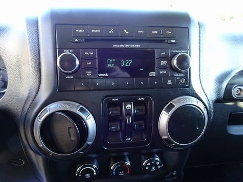 Used 2018 Jeep Wrangler Unlimited Sport S image 19