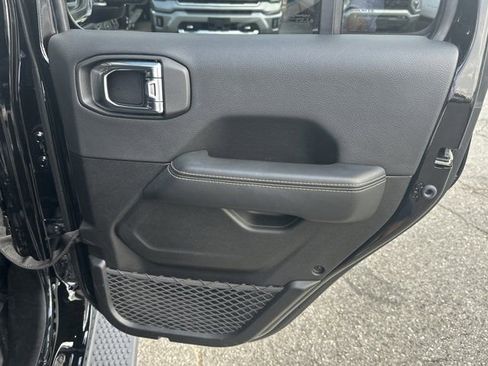 Certified 2025 Jeep Wrangler Unlimited Sahara AWD/4WD image 20