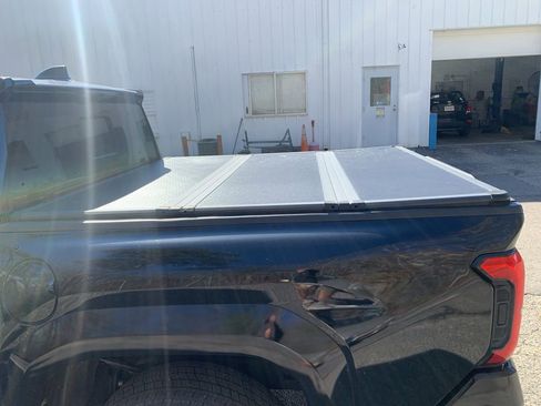 Used 2024 Toyota Tacoma Limited w/ Limited Package (LT) image 6