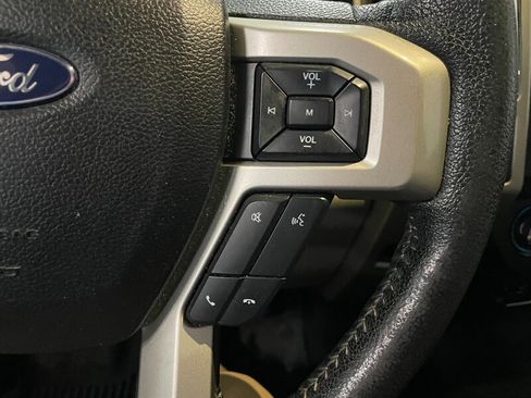 Used 2015 Ford F150 Lariat image 11