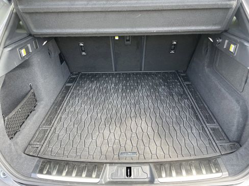 Certified 2024 Jaguar F-PACE R-Dynamic S image 8