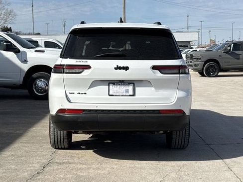 Used 2022 Jeep Grand Cherokee L Laredo image 4