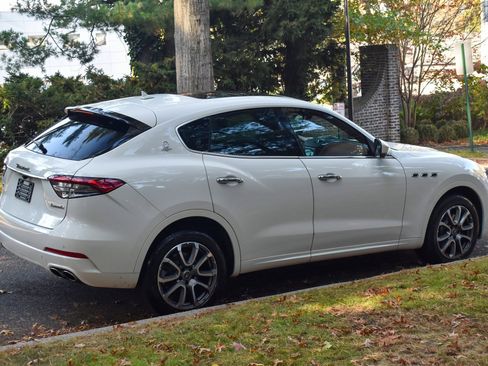 Used 2021 Maserati Levante GranSport image 8