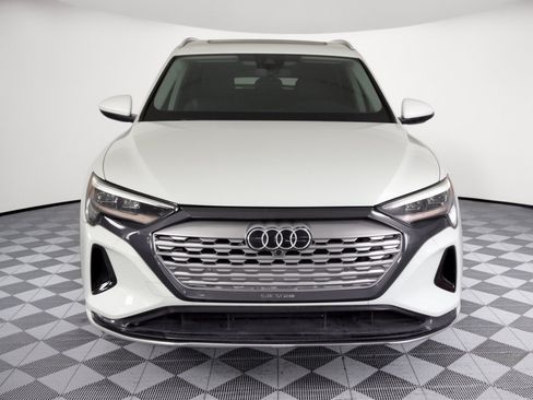 Used 2024 Audi Q8 e-tron Premium Plus w/ Premium Plus Package AWD/4WD image 6