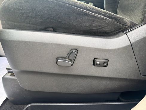 Used 2016 Dodge Grand Caravan SXT w/ Rear Park Assist Package FWD image 11