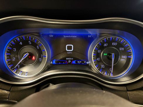 Used 2019 Chrysler 300 Touring w/ Sport Appearance Package RWD image 16