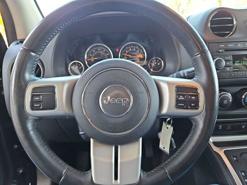 Used 2016 Jeep Compass Latitude image 9