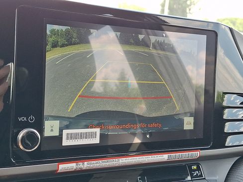 Used 2026 Toyota Camry SE FWD image 17