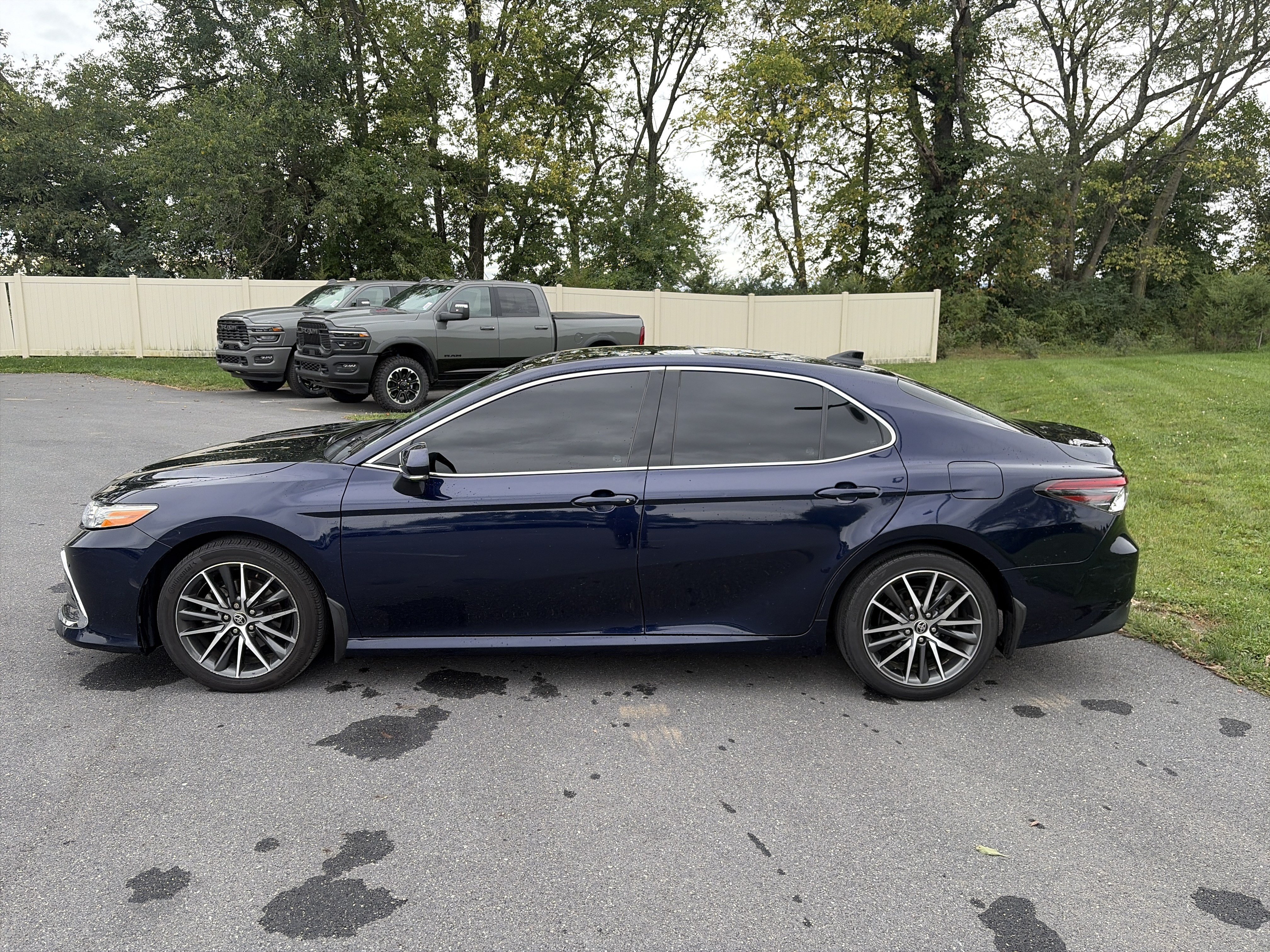 Used 2022 Toyota Camry XLE w/ Navigation Package FWD image 8