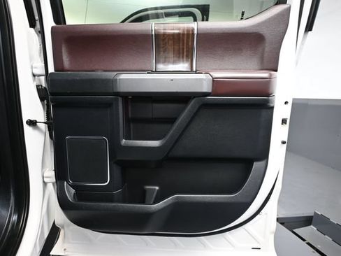 Used 2017 Ford F150 Platinum w/ Equipment Group 701A Luxury AWD/4WD image 41