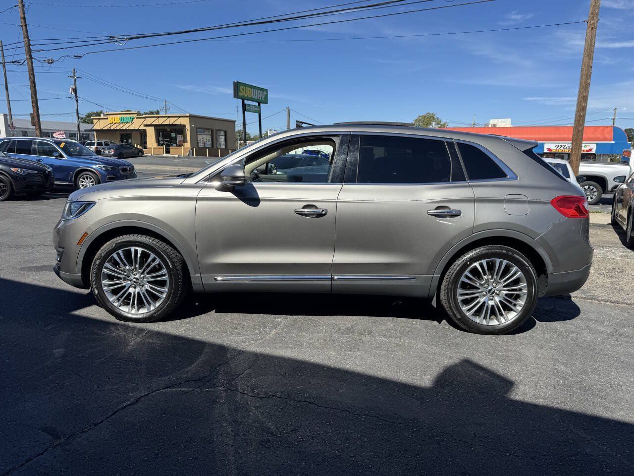 Used 2016 Lincoln MKX Reserve w/ Climate Package AWD/4WD image 4