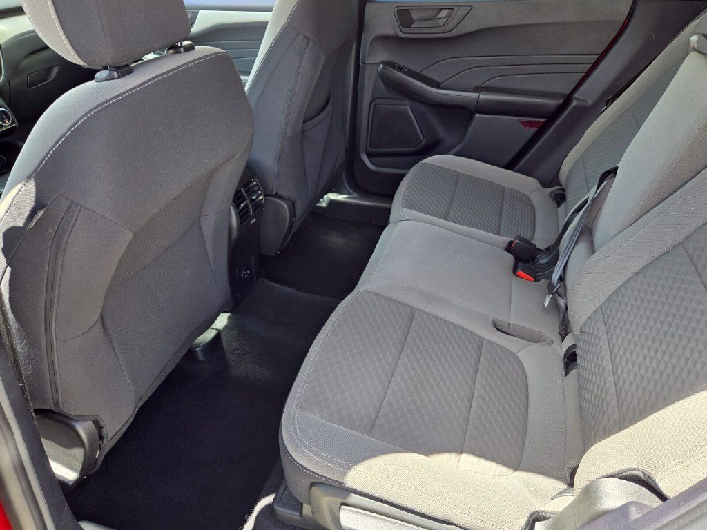 Used 2022 Ford Escape SE w/ Convenience Package FWD image 11