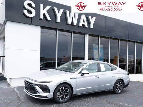 Used 2025 Hyundai Sonata SEL FWD image 1