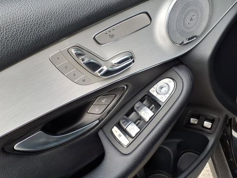 Used 2019 Mercedes-Benz GLC 350e 4MATIC image 9