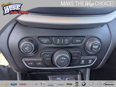 Used 2018 Jeep Cherokee Latitude Plus FWD image 14