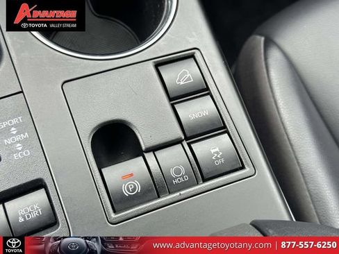 Used 2023 Toyota Highlander XLE image 39