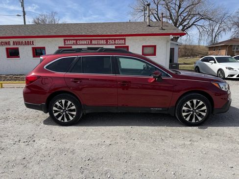 Used 2017 Subaru Outback 2.5i Limited image 2