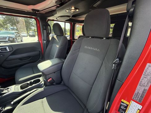 Used 2022 Jeep Wrangler Unlimited Sahara AWD/4WD image 25