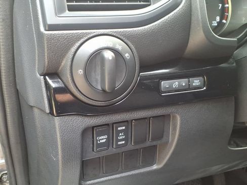 Used 2023 Nissan Titan SV w/ SV Convenience Package AWD/4WD image 22
