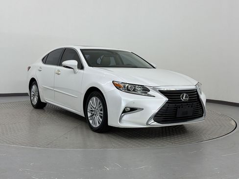 Used 2016 Lexus ES 350 w/ Premium Package w/Wood Trim FWD image 7